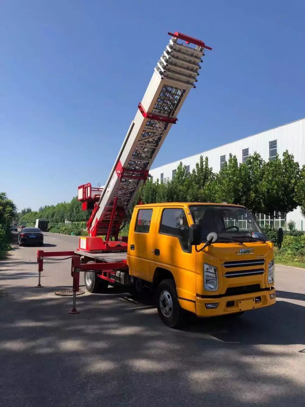 汉川附近的云梯车出租服务：轻松解决高空作业需求