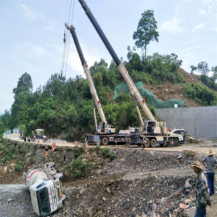 汉川汽车掉沟里叫吊车救援要多少钱